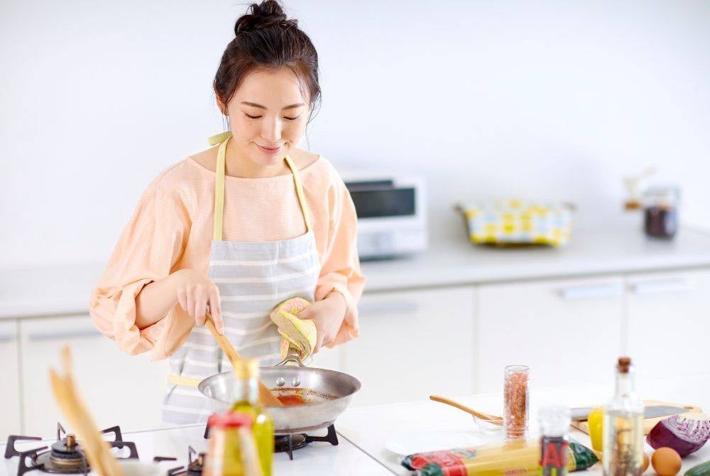 Tak perlu pandai memasak macam chef, cukup tahu sediakan makanan ringkas untuk jaga diri bila tiada makanan rumah.
