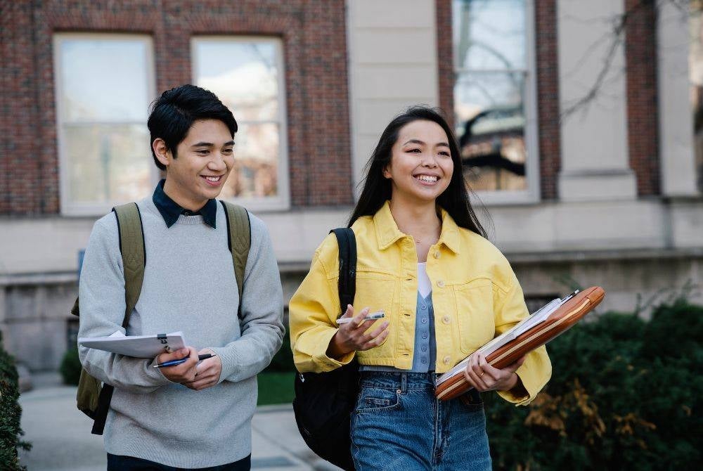 Ini sebenarnya permulaan sebenar kehidupan kolej, bukan sekadar belajar dalam kelas, tetapi belajar urus diri dan hidup sendiri.