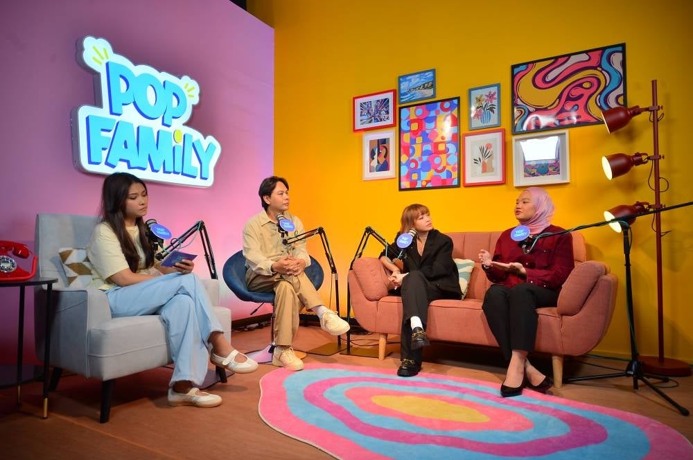 Podcast Pop Family yang bertajuk Too connected, too exposed? The teen social media dilemma boleh ditonton menerusi www.popfamily.my.