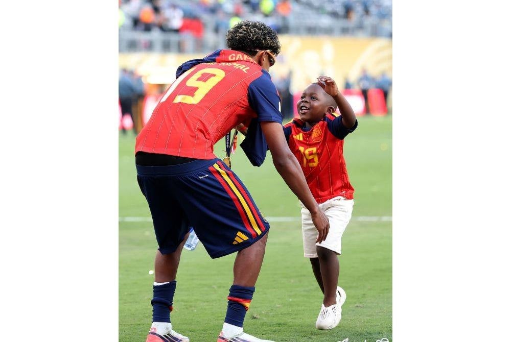 Yamal embraces three-year-old Keyne, who became an unexpected fan favourite during the 2026 FIFA World Cup.