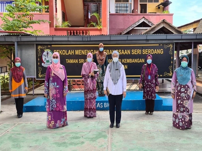 Dr Habibah tinjau persiapan SMK Seri Serdang sebelum sekolah dibuka