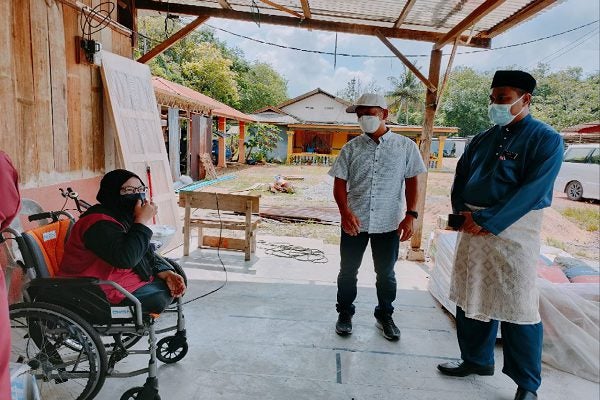 3 murid terharu guru datang ke rumah beri sumbangan, hanya doa mampu diberikan untukmu cikgu