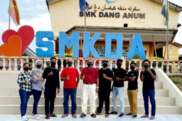 Bantu pasang capaian internet di sekolah terpilih, projek khidmat komuniti pelajar universiti berjaya