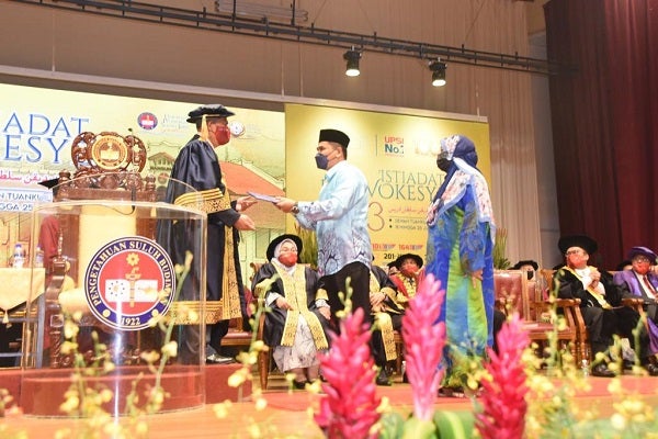 Bersungguh minta telekung putih, akhirnya ibu bapa tak sangka itu petanda ajal anak kesayangan