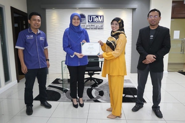 2 Jurutera Pengajar wanita dari UTeM kini pengendali dron profesional