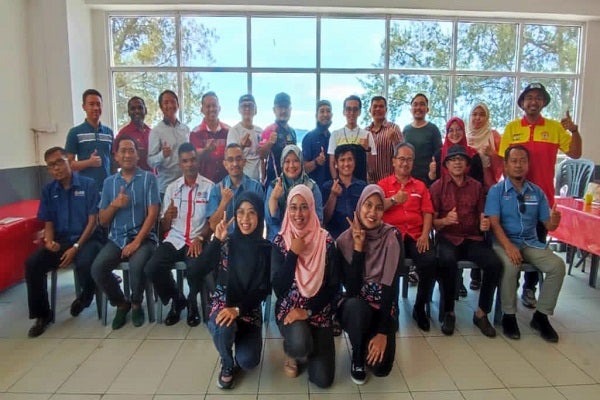 Bergambar bersama peserta di Likas