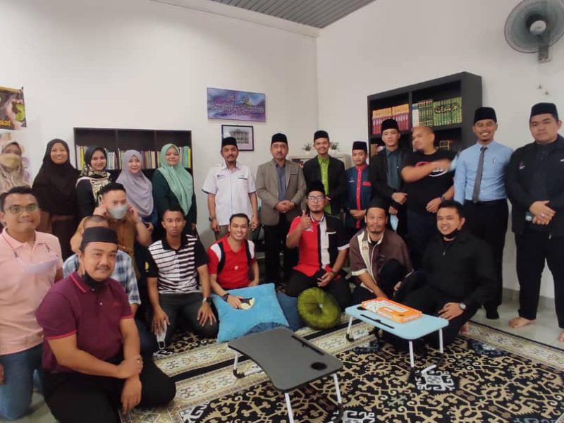 UTeM jayakan projek komuniti bangunkan Sudut Hikmah di masjid