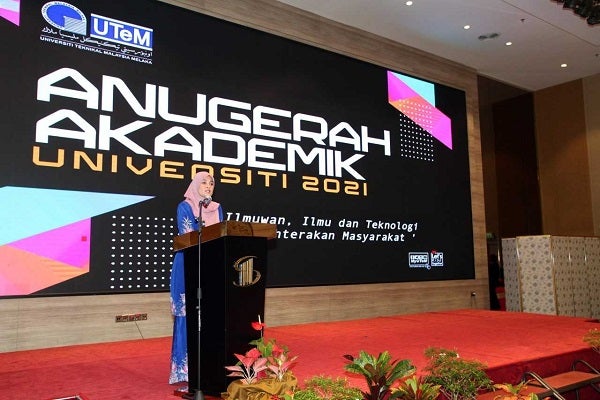 Pencapaian cemerlang kakitangan akademik diraikan menerusi AAU 2021
