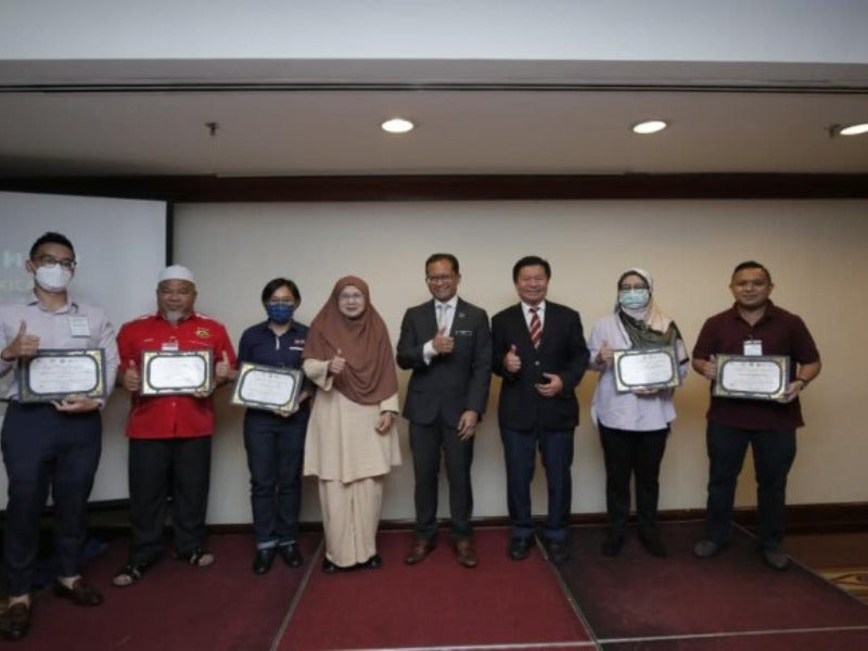 Kumpulan penyelidik bangunkan modul latihan dan kit alat (toolkit) hingga menjadi rujukan industri makanan. Kagum!