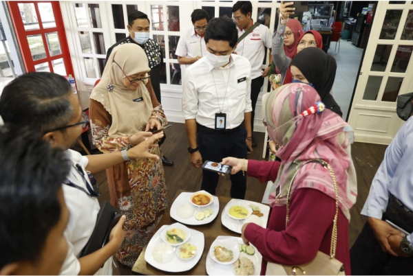 Sebahagian hidangan makanan Menu Kasih yang disediakan UPM untuk golongan mahasiswanya.