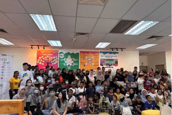 Sebahagian peserta yang menyertai STEM it up! baru-baru ini. 