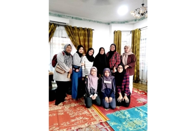 Sebahagian peserta program Jalinan Siswi-Ibu-Bapa Angkat yang diadakan selama dua hari di Desa Impian, Merbau Sempak, Sungai Buloh, Selangor, baru-baru ini.