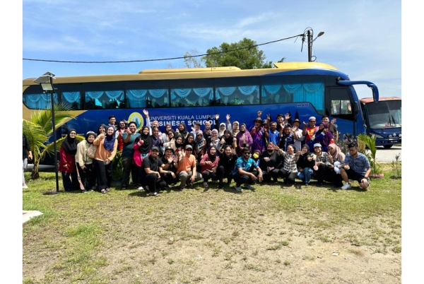 Mahasiswa Universiti Kuala Lumpur (UniKL) Business School telah mengambil inisiatif mengadakan Program Pemasaran Hasil Komuniti Dari Komuniti kepada Komuniti.