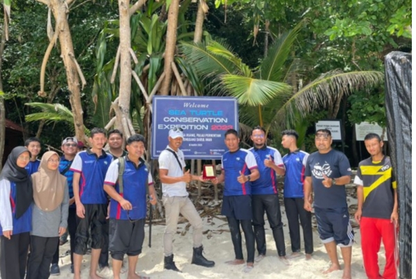 Pelajar siswazah PPUK, UTHM; sukarelawan dan komuniti setempat antara individu yang menyertai ‘Sea Turtle Conservation Expedition 2023’.