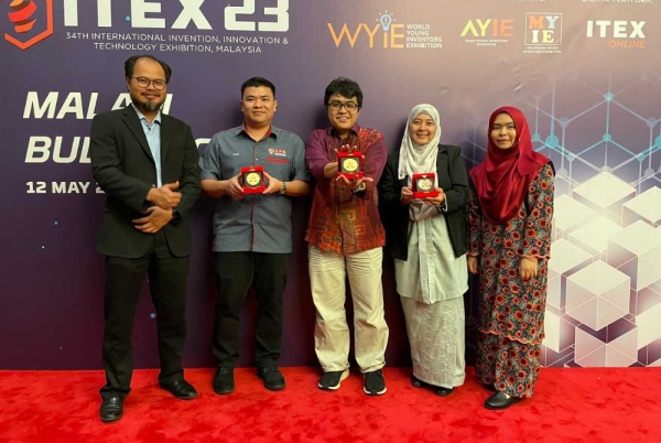 Barisan penyelidik UPM yang meraih pelbagai pingat pada ITEX 2023.