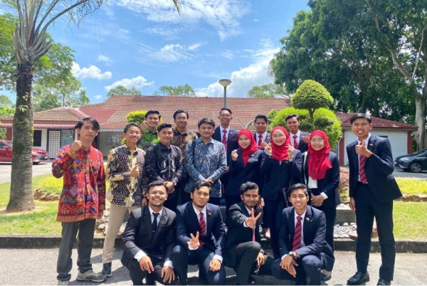 Setiap mahasiswa perlu mempunyai sifat kemampanan dalam diri dengan mengekalkan pencapaian yang baik di dalam kuliah dan sentiasa bersedia menghadapi ujian serta cabaran hidup sepanjang bergelar penuntut.