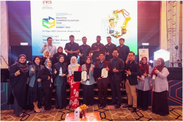 Sebahagian pemenang dari UTM pada Sidang Kemuncak Tahun MCY 2023 di Connexion Bangsar South, Kuala Lumpur baru-baru ini 