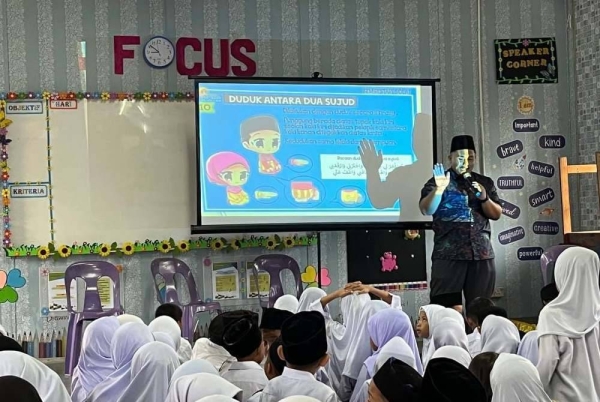 Murid di sekolah rendah sewajarnya mengetahui dan memahami tentang ilmu-ilmu berkaitan solat sebelum melangkah kaki ke peringkat sekolah menengah. Kredit: Facebook SK Tebelu D'Persado