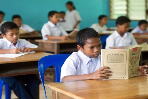 Sumbangan bertujuan memberi bantuan kewangan kepada penerima yang layak sebagai insentif tambahan dalam menyediakan peralatan persekolahan sepanjang sesi pembelajaran dijalankan. (Gambar hiasan) 