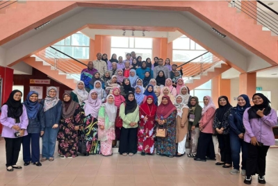 Penyertaan bengkel menaiktaraf suasana dan reka bentuk dalaman 'homestay' di kalangan pengusaha homestay Kuala Terengganu.