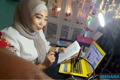 Pendidik yang kreatif akan membawa pelajar ke arah pencapaian akademik yang cemerlang. (Gambar hiasan) 