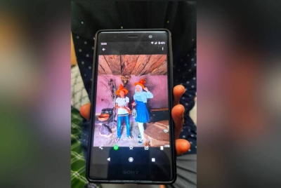 Mohd Hidayat ketika masih sihat dan aktif bersama kakaknya, Hani Khalilah. 