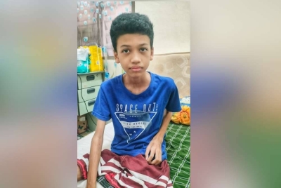 Keadaan Mohd Hidayat selepas kehilangan kaki kiri akibat penyakit kanser tulang. 