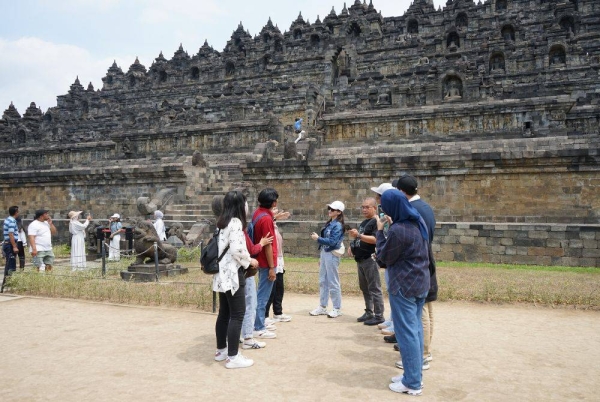 Lawatan kebudayaan ke Candi Borobudur, Indonesia.
