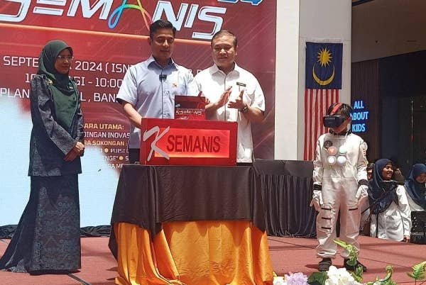 Simbolik perasmian K-SEMANIS'24.