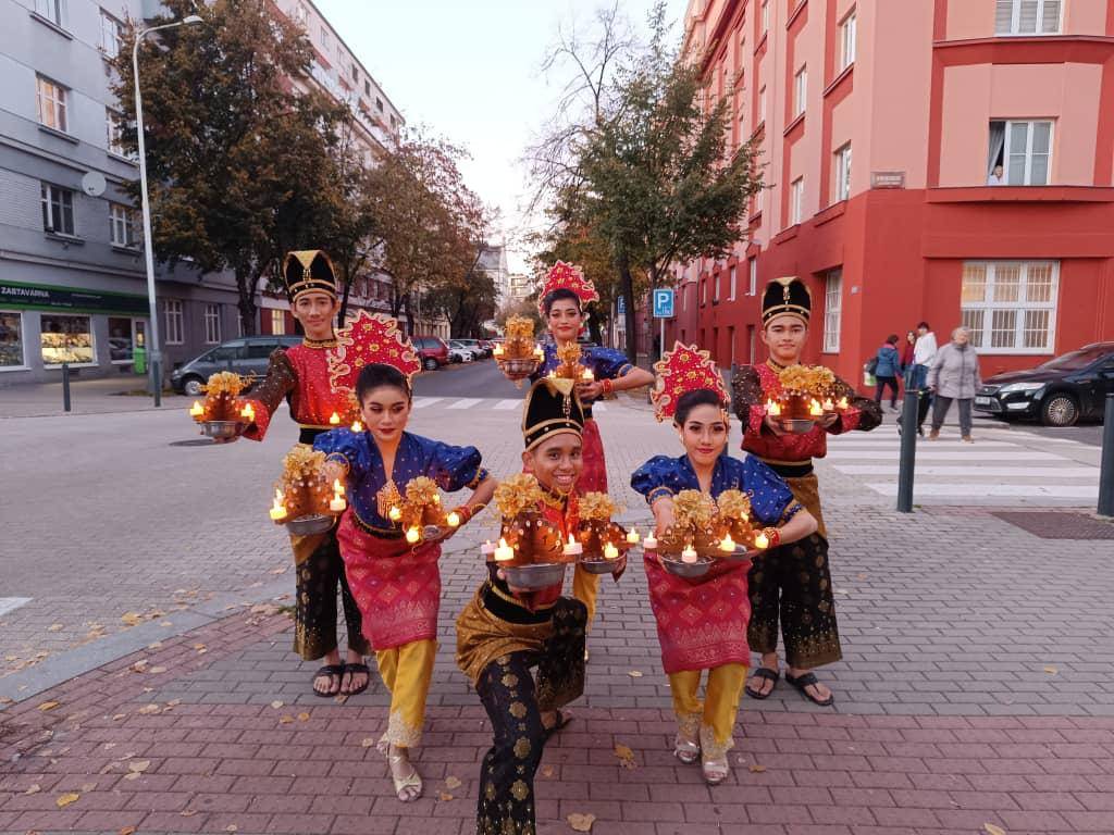 Selain muncul Champion for Ensemble Group, Kumpulan Pewaris Seni Anak Tari juga menerima Grand Prix Award - Outstanding Performance.