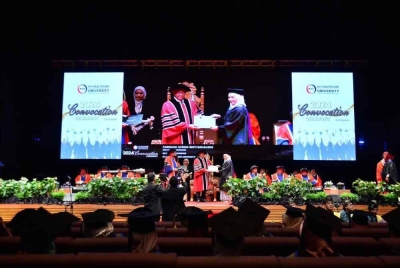 Profesor Emeritus Datuk Dr Lokman Saim berucap ketika Majlis Konvokesyen KPJU ke-26 bertempat di Pusat Konvensyen Kuala Lumpur pada Selasa.