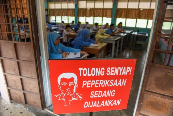 Setiap calon dinasihatkan membuat persediaan rapi sebelum memasuki dewan peperiksaan. 