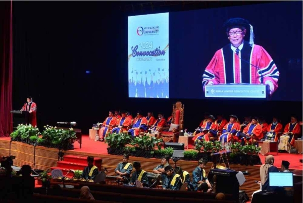 Suasana Majlis Konvokesyen KPJU kali ke-26 yang berlangsung penuh istiadat.