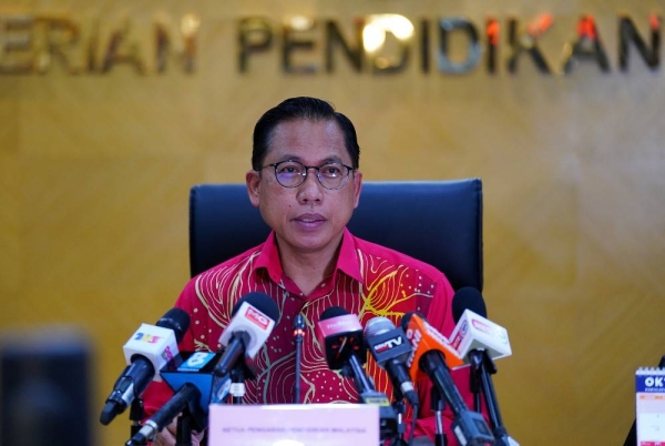 Azman dalam sidang akhbar Majlis Pengumuman Analisis Keputusan Peperiksaan SPM Tahun 2024 pada Khamis. Foto: MOHD HALIM ABDUL WAHID/SINAR HARIAN 