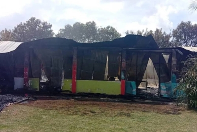 Sebuah bangunan lapan bilik di SK Padang Melangit dilaporkan musnah kira-kira 90 peratus dalam kebakaran pagi Khamis. - Foto: Facebook Fadhlina Sidek 