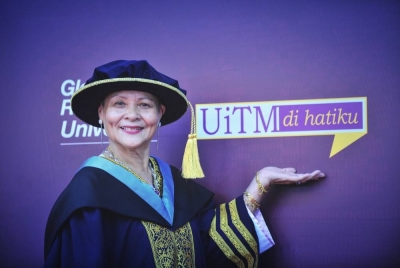 Bagi Rafiah, pencapaian itu adalah hasil gabungan semangat belajar tanpa mengenal usia, disiplin, dan pengalaman luas sebagai pengusaha prasekolah selama hampir tiga dekad. Foto: Universiti Teknologi MARA - Media rasmi