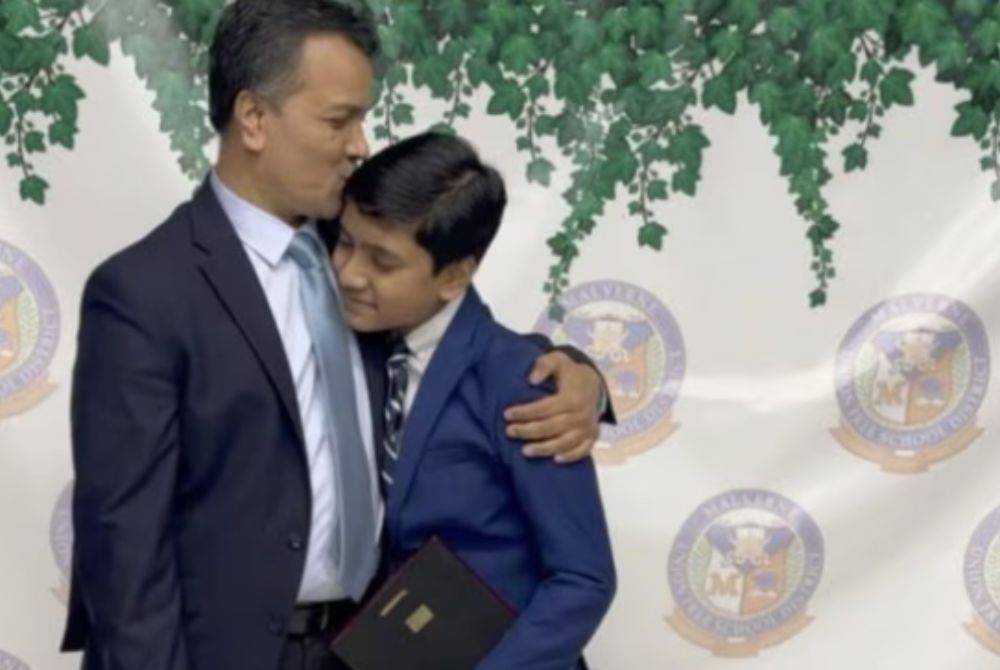 Suborno bersama ayahnya, Rashidul Bari.