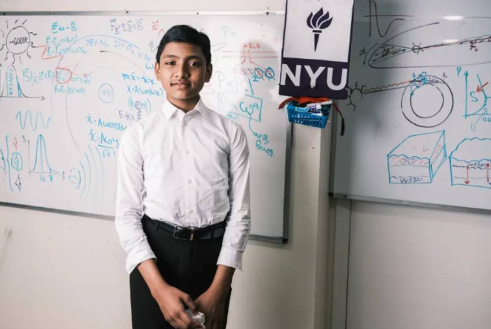 Suborno Isaac Bari dikenali sebagai genius sejak kecil, dengan memperlihatkan kebolehan luar biasa yang jarang sekali ditemui.