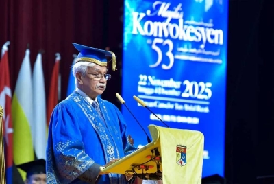 Yang Dipertuan Besar Negeri Sembilan Tuanku Muhriz Tuanku Munawir yang juga Canselor UKM menyampaikan titah ucapan pada Majlis Konvokesyen UKM ke-53. 