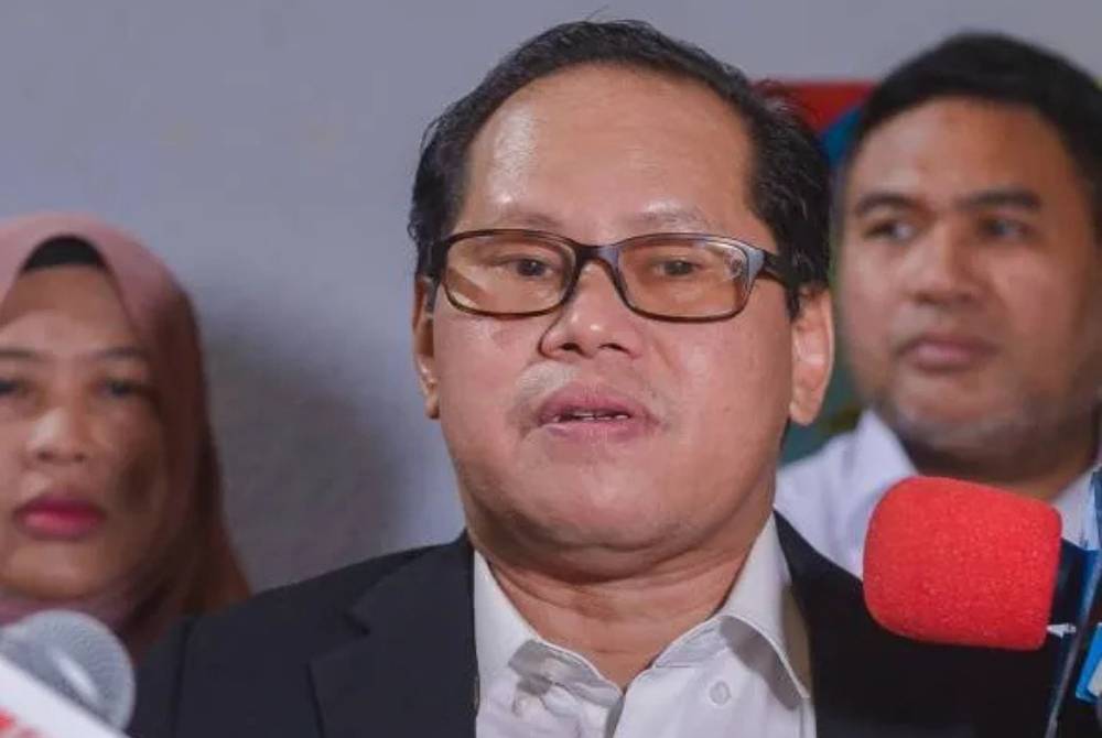 Menurut Mohd Azam, walaupun tiada laporan rasmi diterima, pihaknya menyedari dakwaan penjualan kertas peperiksaan yang tular di media sosial beberapa hari lepas.