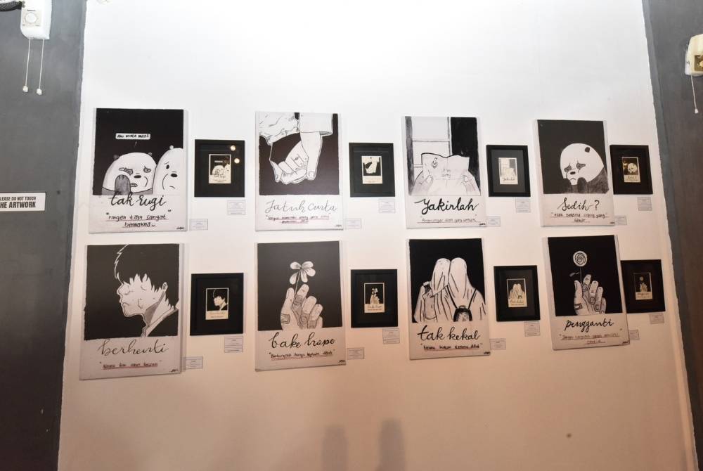 Karya bertajuk Putus Kawan, Cemburu, Sedih, Yakin, Jatuh Cinta, Kerugian, Pengganti dan Tidak Kekal antara yang diketengahkan dalam pameran itu. Foto: Ihsan UPSI
