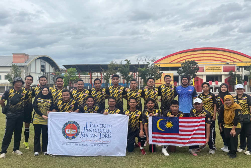 Perlawanan persahabatan bola sepak antara UNP All Star vs UPSI All Star di Stadium UNP