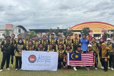 Perlawanan persahabatan bola sepak antara UNP All Star vs UPSI All Star di Stadium UNP