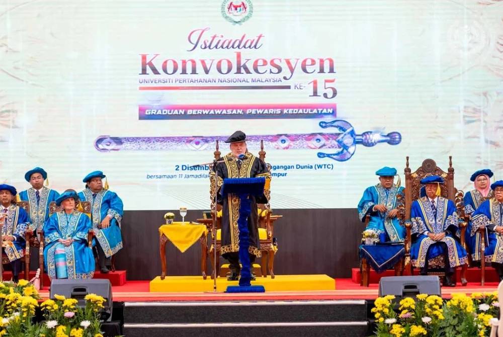 Sultan Ibrahim berkenan menyempurnakan Istiadat Konvokesyen UPNM ke-15 di WTC.