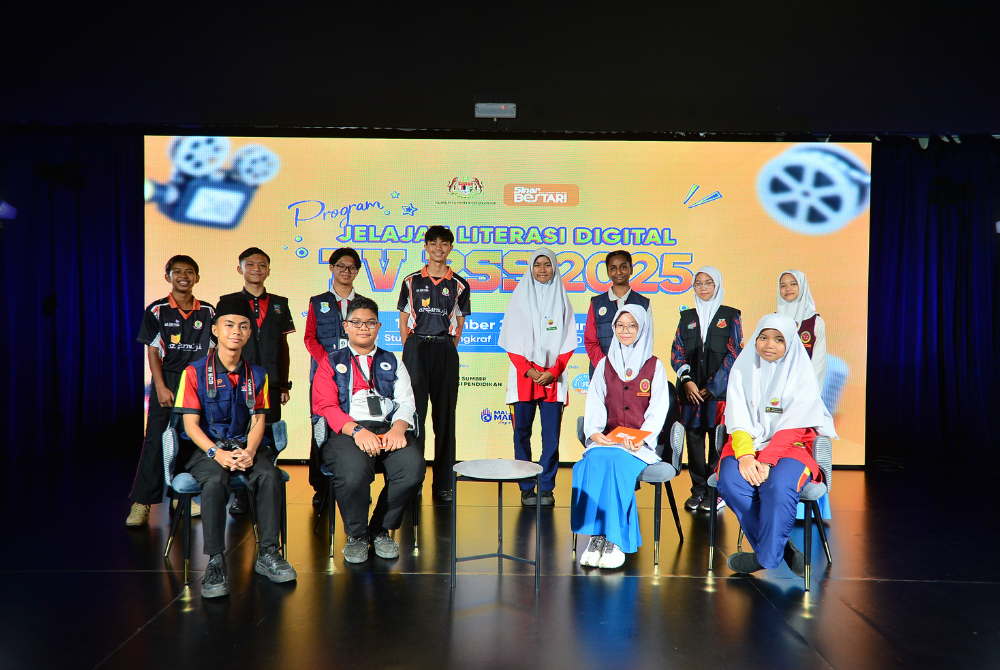 Peserta yang terlibat dalam kumpulan praktikal berjaya mengendalikan audio siar Bual Bestari secara langsung di TikTok.