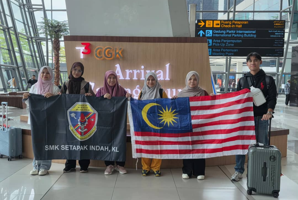 PASUKAN Seindah Robotik menerima tajaan dan sumbangan daripada beberapa pihak yang membolehkan mereka menyertai pertandingan di Jakarta, Indonesia dan berjaya meraih kejayaan yang hebat.