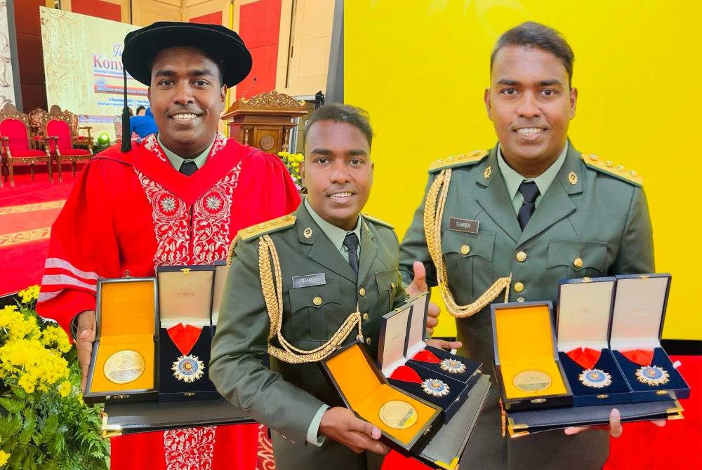 Menerusi pengiktirafan itu, Dr Thachnatharen menjadi individu pertama di negara ini yang melakar pencapaian kurikulum luar biasa.
