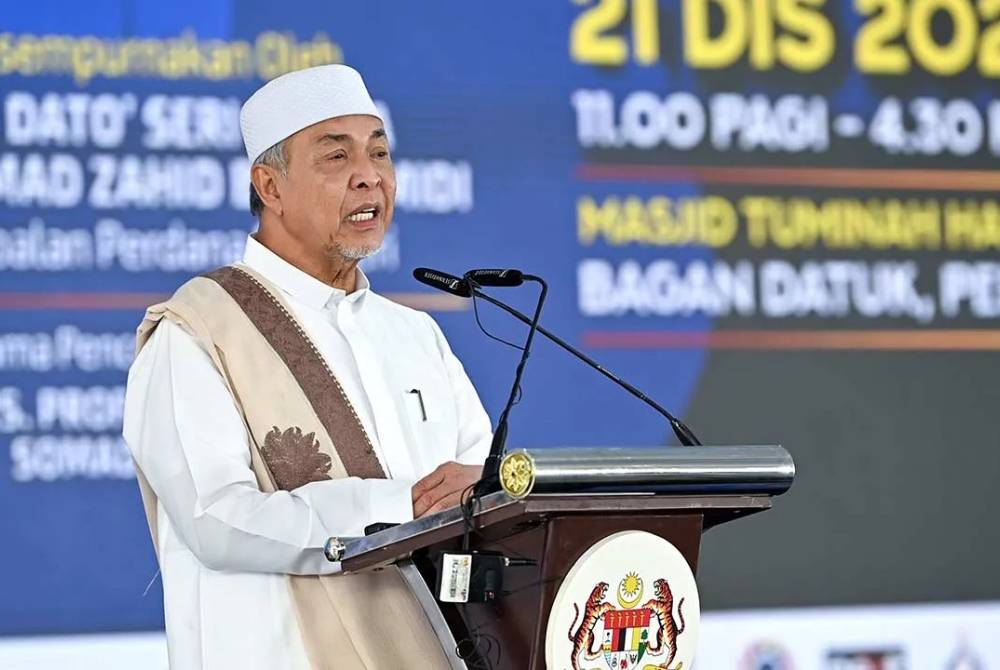 Ahmad Zahid ketika berucap pada Himpunan Huffaz 2025 & Simfoni Dakwah Nusantara di Masjid Tuminah Hamidi. 