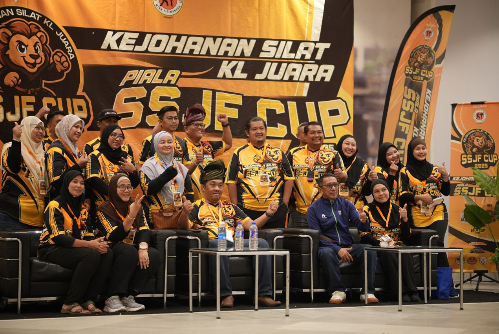 Jawatankuasa Kejohanan Silat Kuala Lumpur Juara, Piala SSJF Cup 2025 bergambar sebagai kenangan.