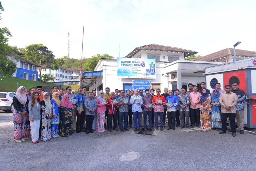 Dr Ahmad Martadha berkata, program berkenaan juga merupakan usaha pihaknya dalam mengurangkan isu pelajar yang memerlukan makanan. 